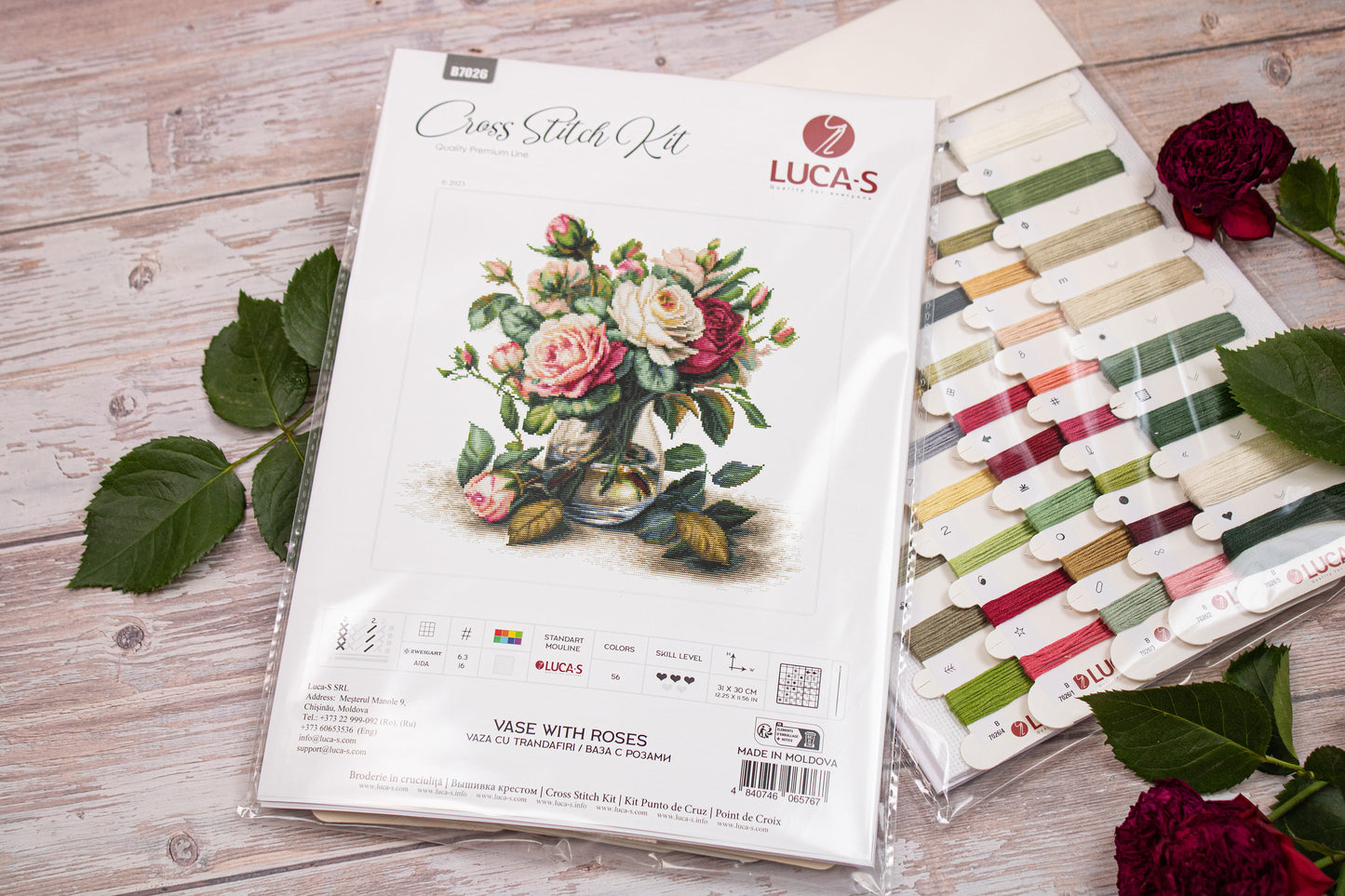 Set de brodat în cruciuliță Luca-S - Vaza cu trandafiri, B7026