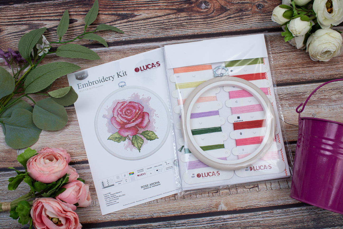 Set de brodat în cruciuliță cu cercul de brodat inclus Luca-S -  Aromă de Trandafir, BC105