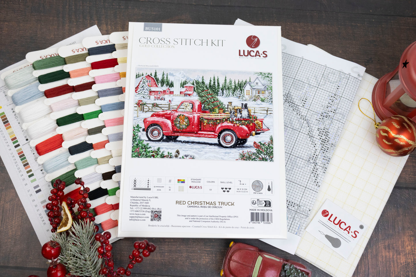 Set de brodat în cruciuliță Luca-S GOLD - Camionul Roșu de Crăciun, BU5101
