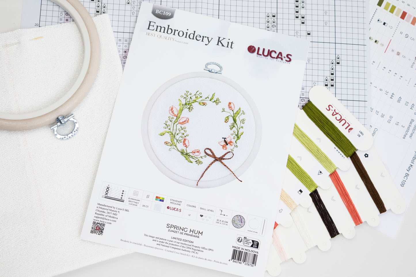 Set de brodat în cruciuliță cu cercul de brodat inclus Luca-S - Zumzet de Primăvară, BC109
