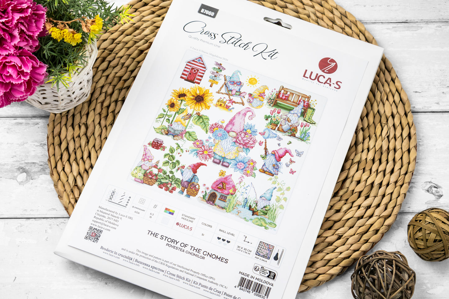 Set de brodat în cruciuliță Luca-S -  Povestea Gnomilor, B7060