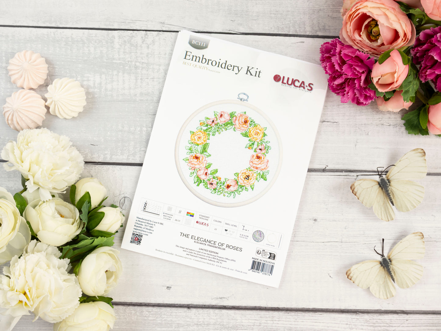 Set de brodat în cruciuliță cu cercul de brodat inclus Luca-S - Eleganța Trandafirilor, BC111