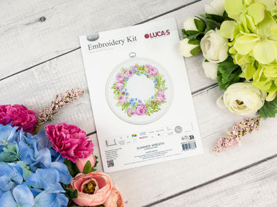Set de brodat în cruciuliță cu cercul de brodat inclus Luca-S - Cunună de Vară, BC112