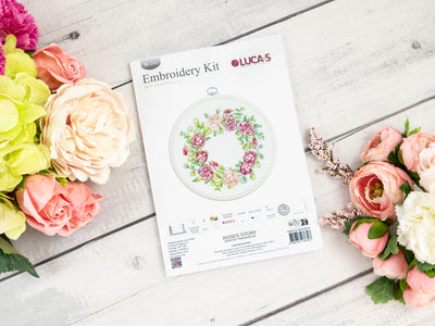 Set de brodat în cruciuliță cu cercul de brodat inclus Luca-S - Povestea Trandafirilor, BC113