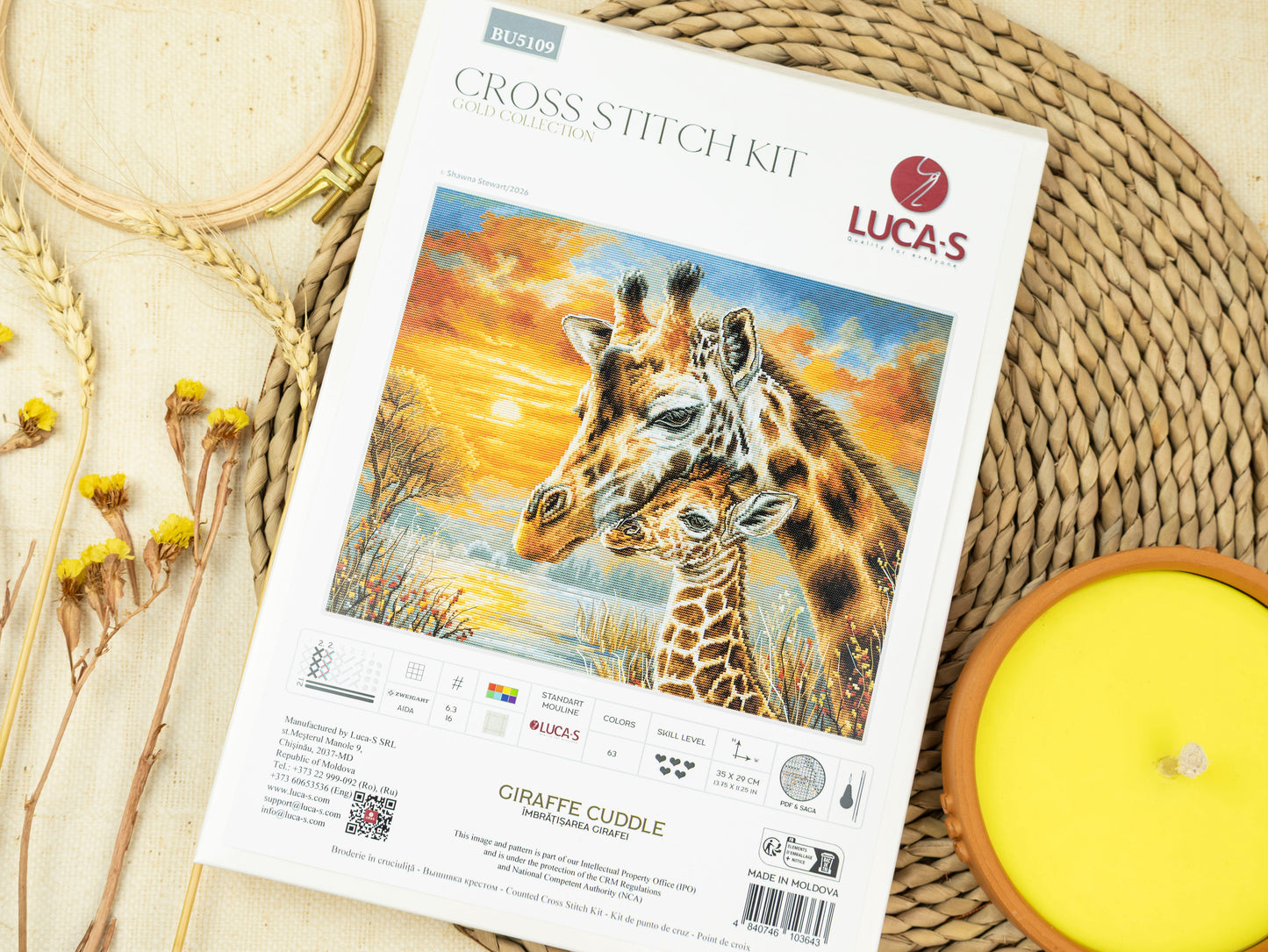 Set de brodat în cruciuliță Luca-S GOLD - Îmbrățișarea Girafei, BU5109