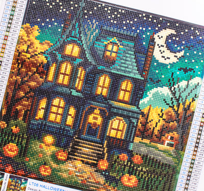 Set pictură cu diamante LetiStitch - Halloween House, LT06