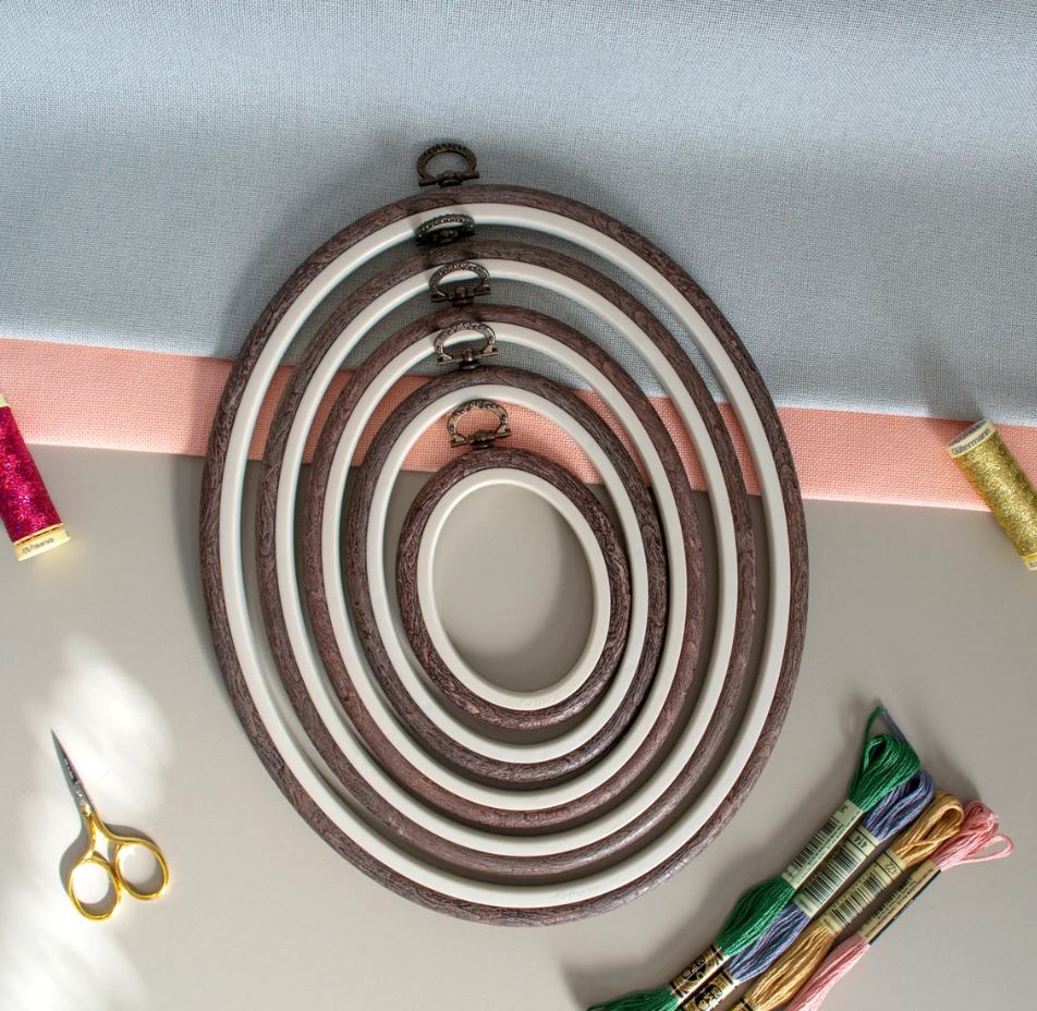 Cerc de plastic oval сu cheutoare, 230