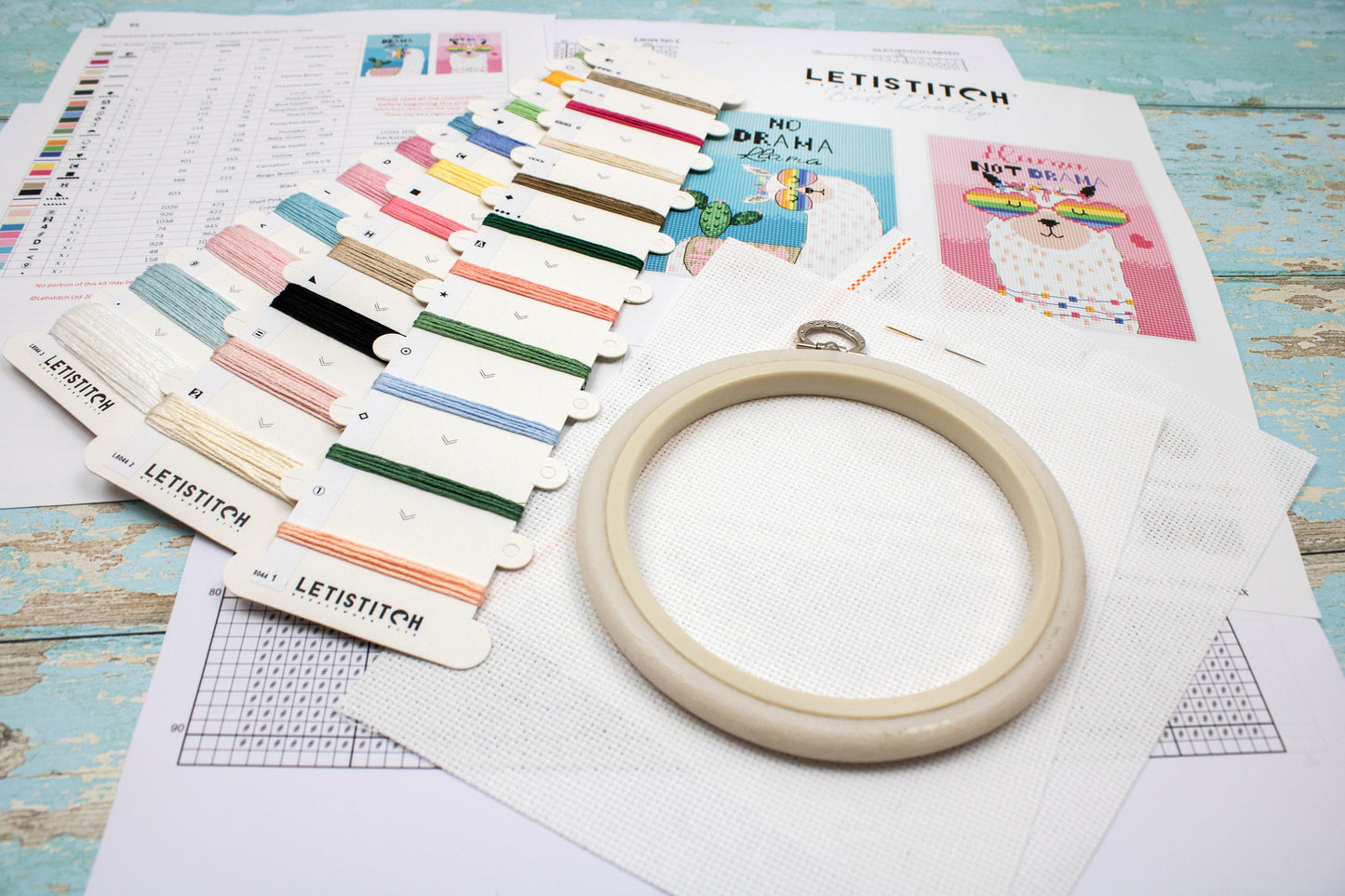 Set de brodat în cruciuliță LetiStitch - No Drama Llama