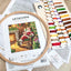 Set de brodat în cruciuliță LetiStitch - Odihna lui Moș Crăciun lângă șemineu, L8052