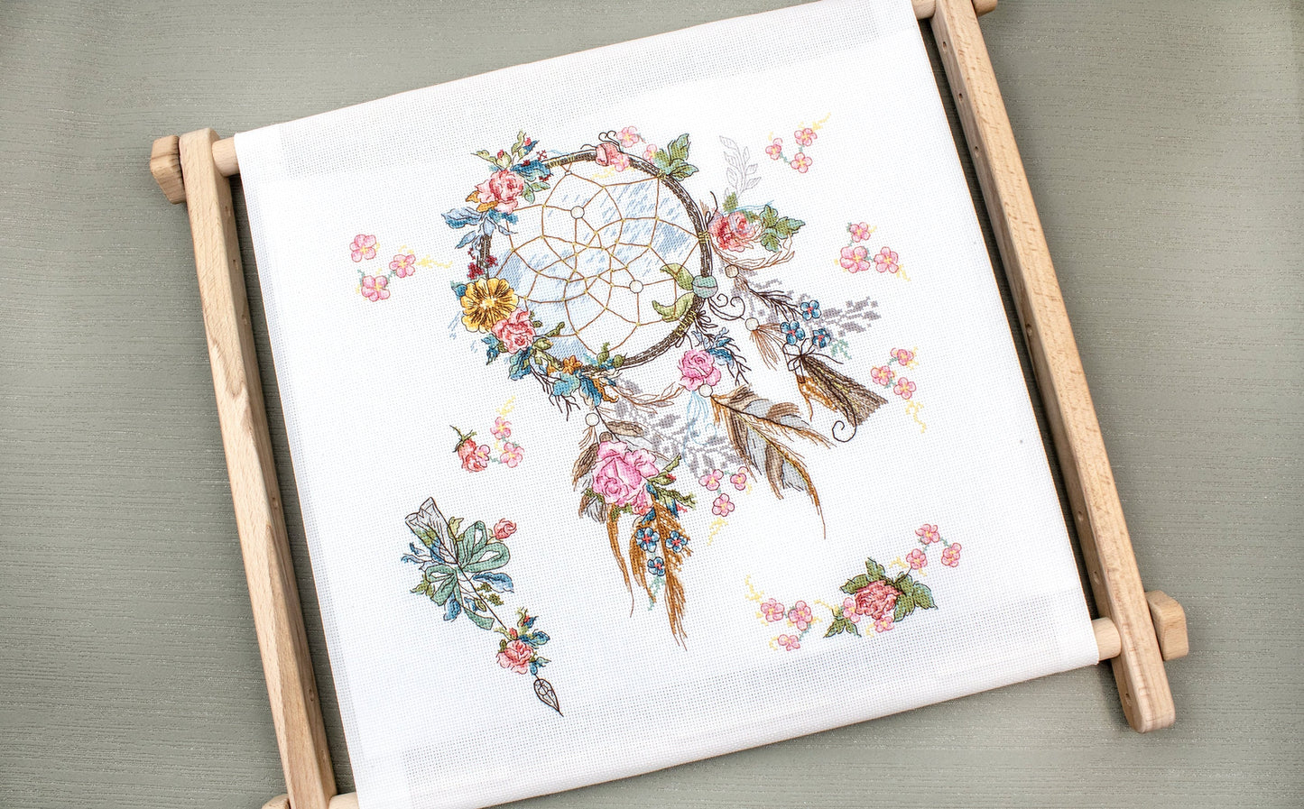 Set de brodat în cruciuliță Letistitch - Vise de primăvară, L8035